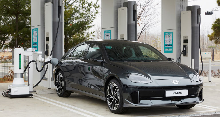 Hyundai Shows EV Automatic Charging Robot