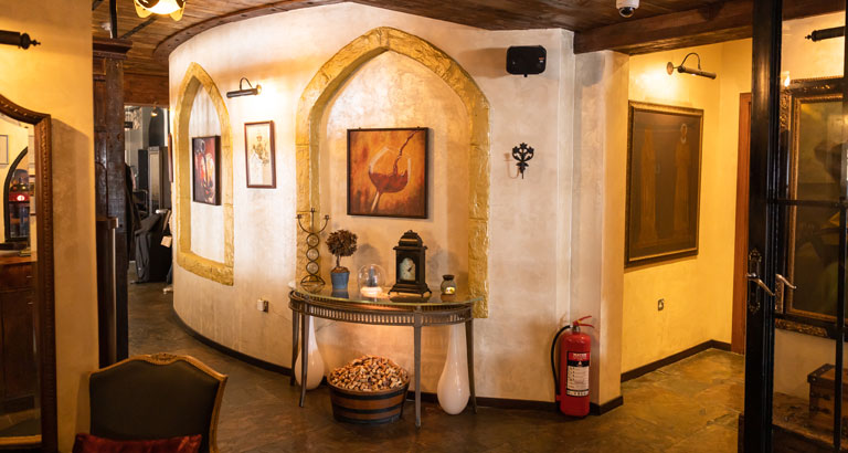 Camelot Restaurant and Lounge Adliya 