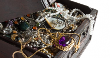 Bahrain: Citizens Cautioned Against Purchasing Jewellery from Social Media Accounts