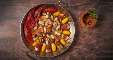 Four Seasons Hotel Bahrain Bay Announces Pre-Race Lawn Party  By Chef Wolfgang Puck And a Race-Themed Friday Brunch